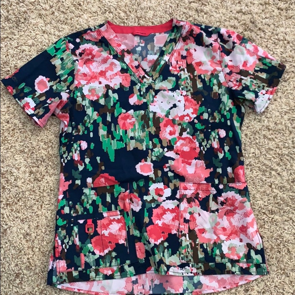 Small Carhartt scrub top